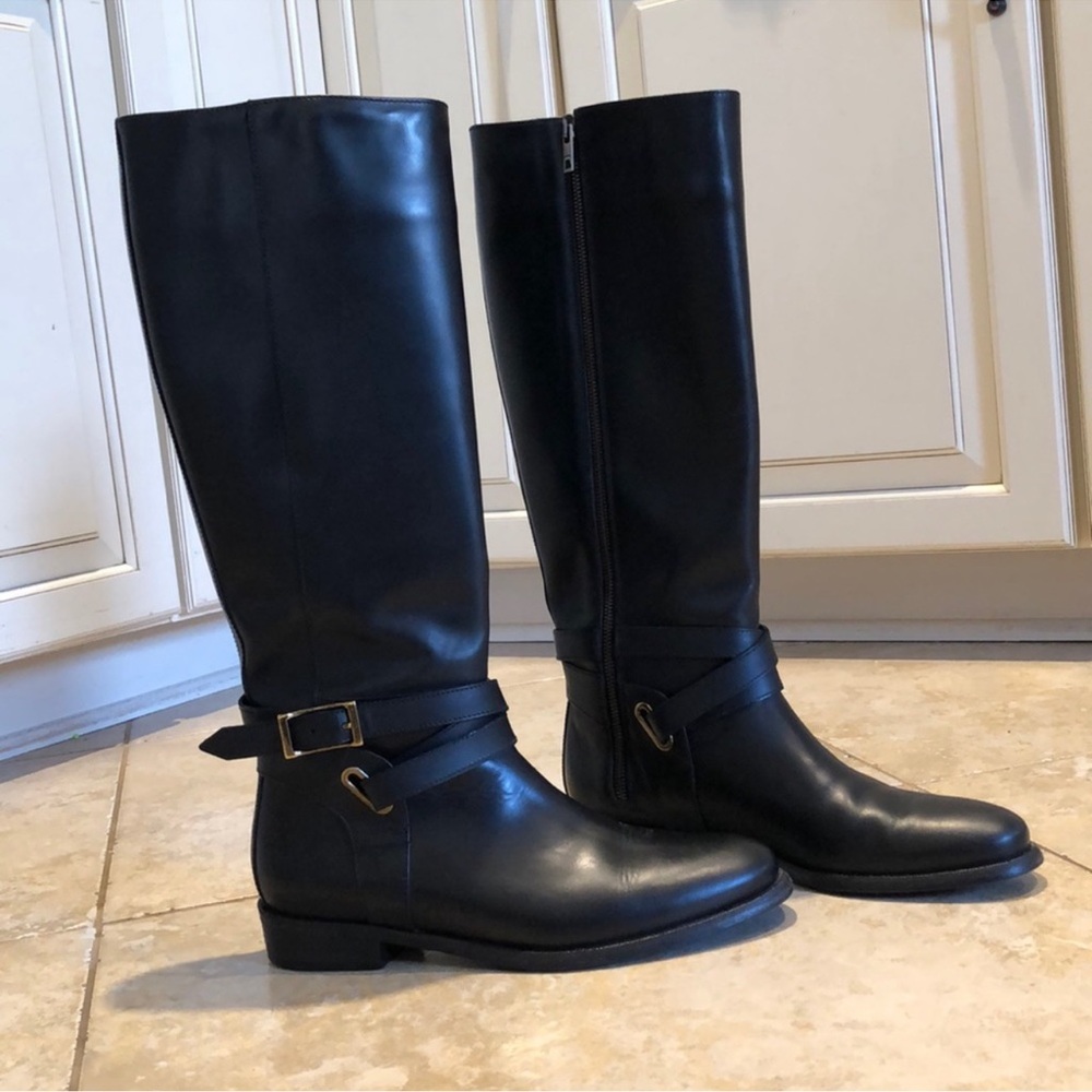 Size 8.5 burberrry Adelaide riding boots.  Very good condition.